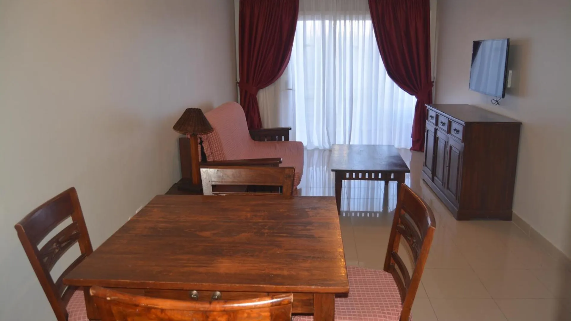 Rf La Quinta Park Suites Santa Ursula
